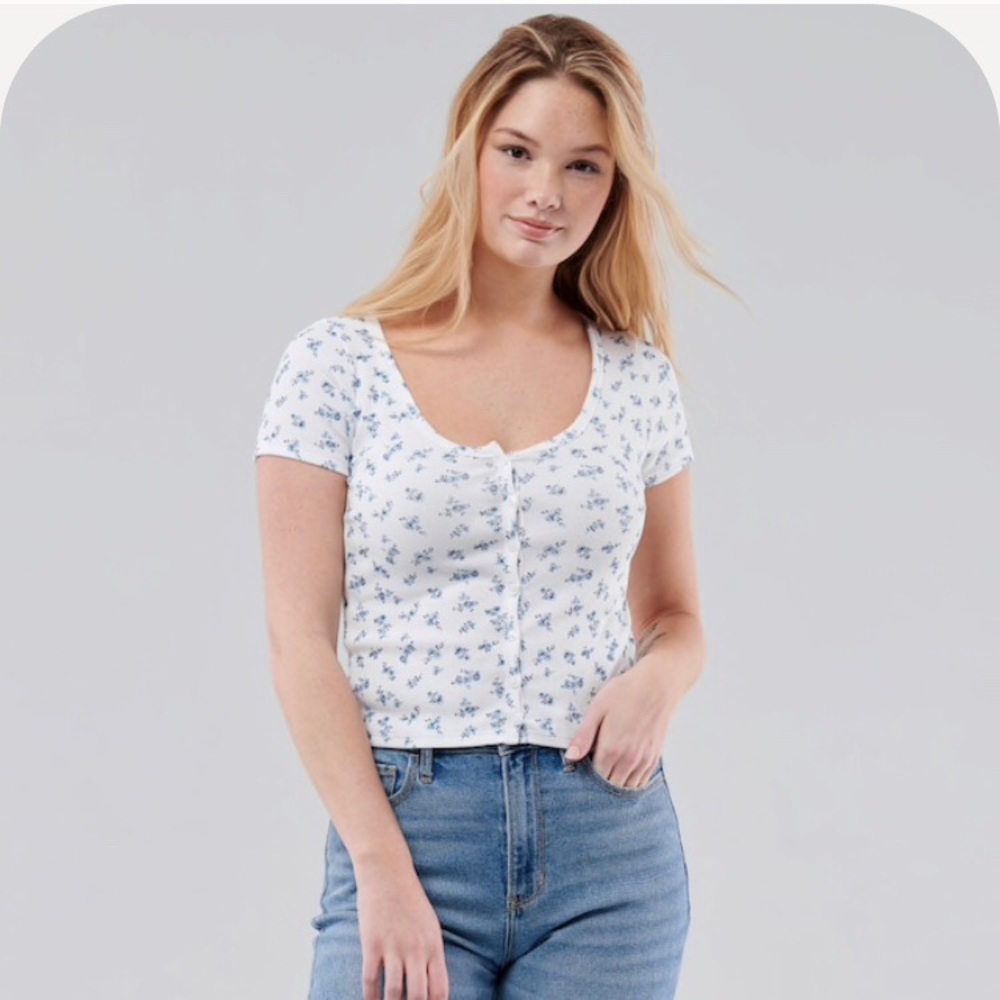 NWT Hollister Must-Have Button-Front Top